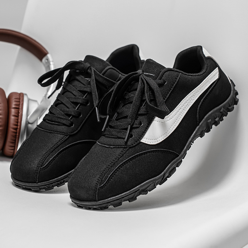 Nova Retro Sneakers